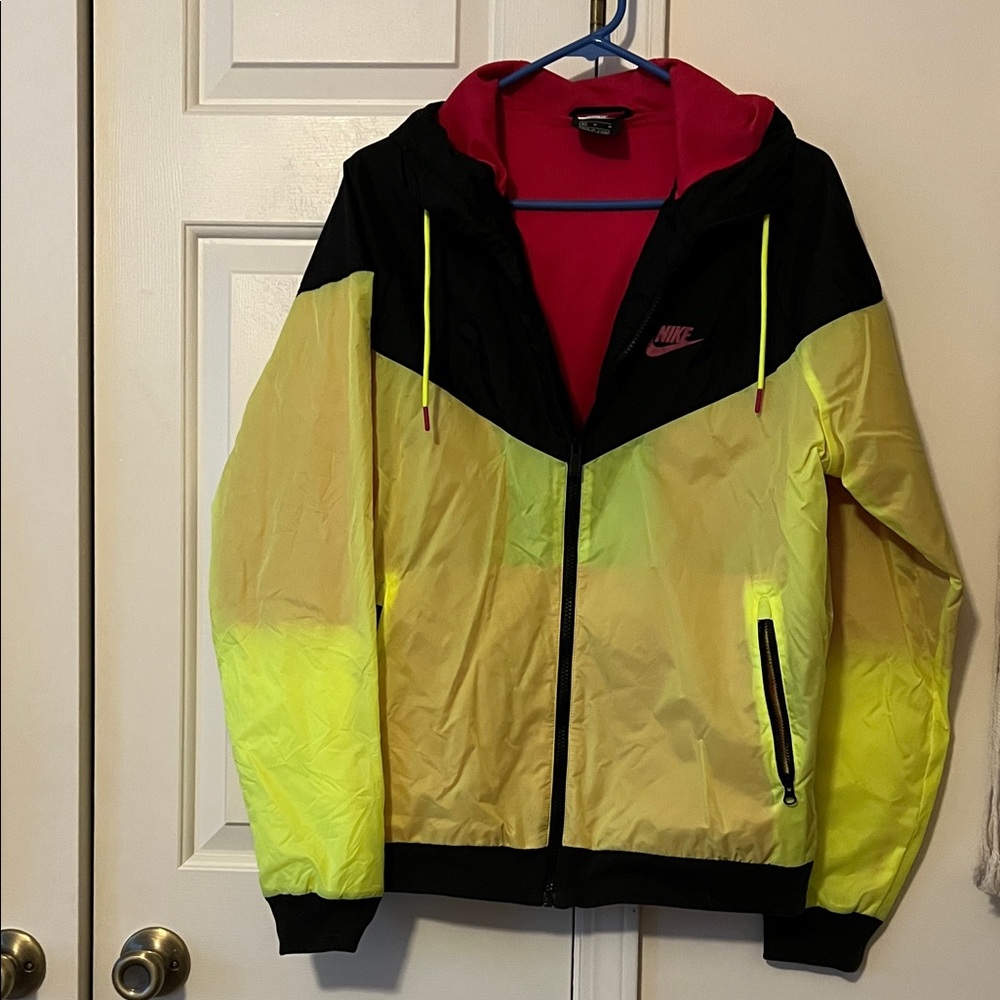 Nike womens size M rain/wind jacket